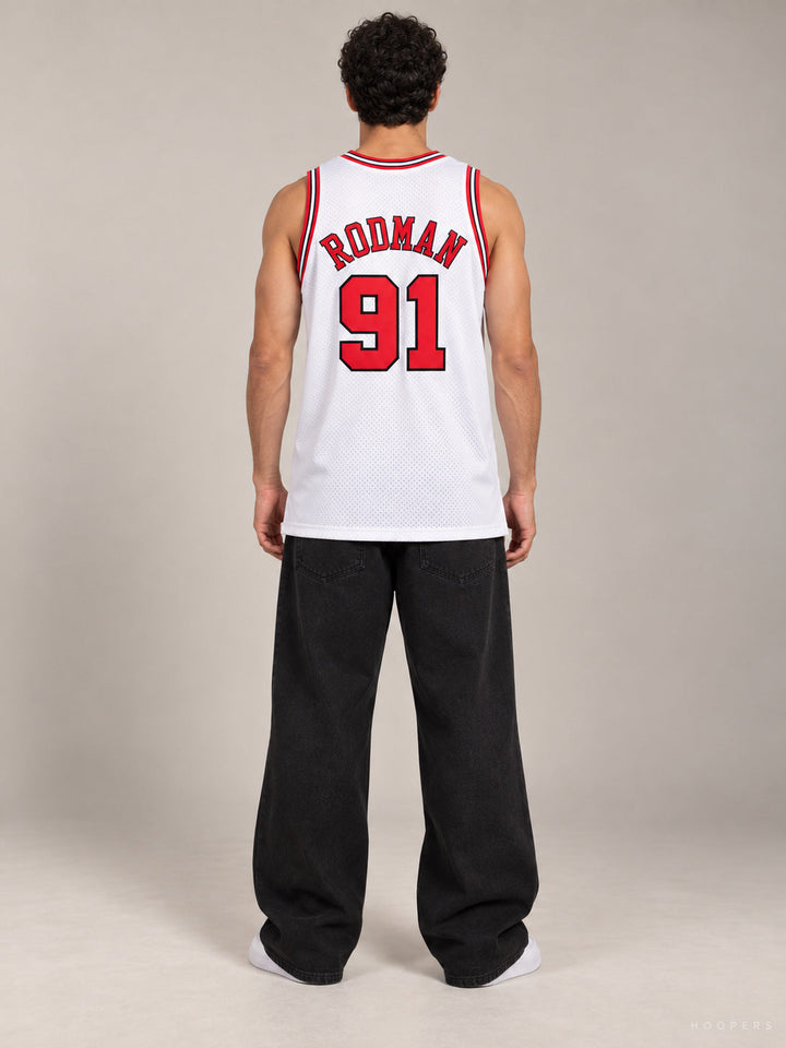 גופיית NBA דניס רודמן שיקגו בולס – לבן רטרו 1997/98 — מבט אחורי
