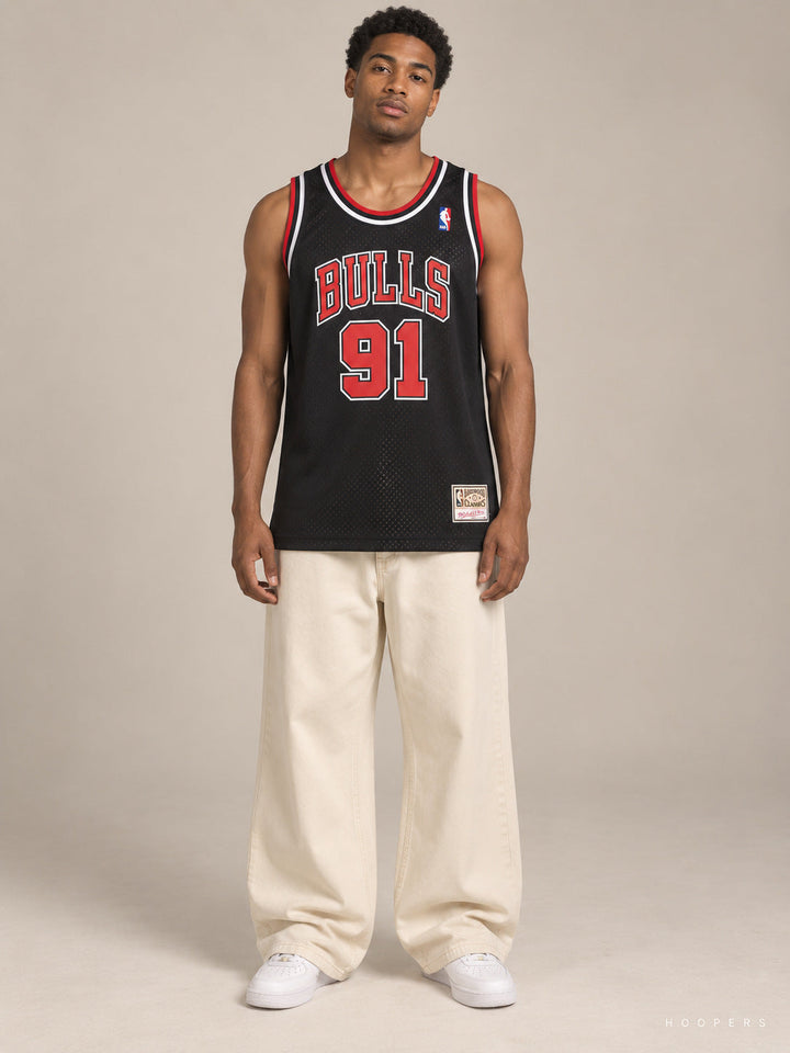 גופיית NBA דניס רודמן שיקגו בולס – שחור רטרו 1997/98 — מבט קדמי