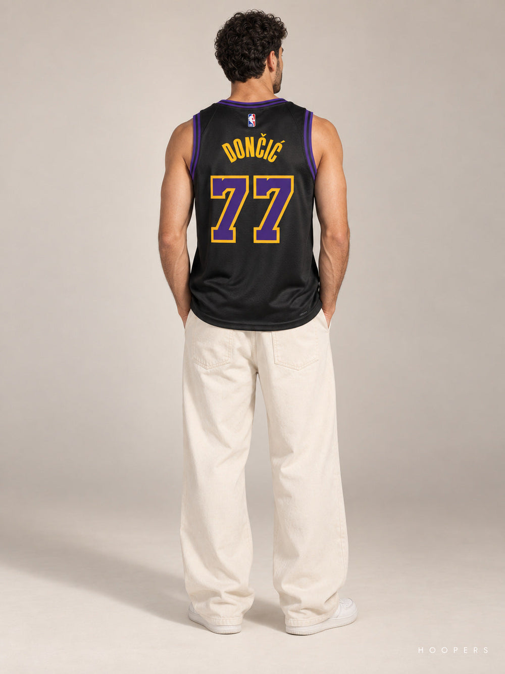 גופיית NBA לוקה דונצ'יץ' לוס אנג'לס לייקרס – Black City Edition 2025/26 — מבט אחורי