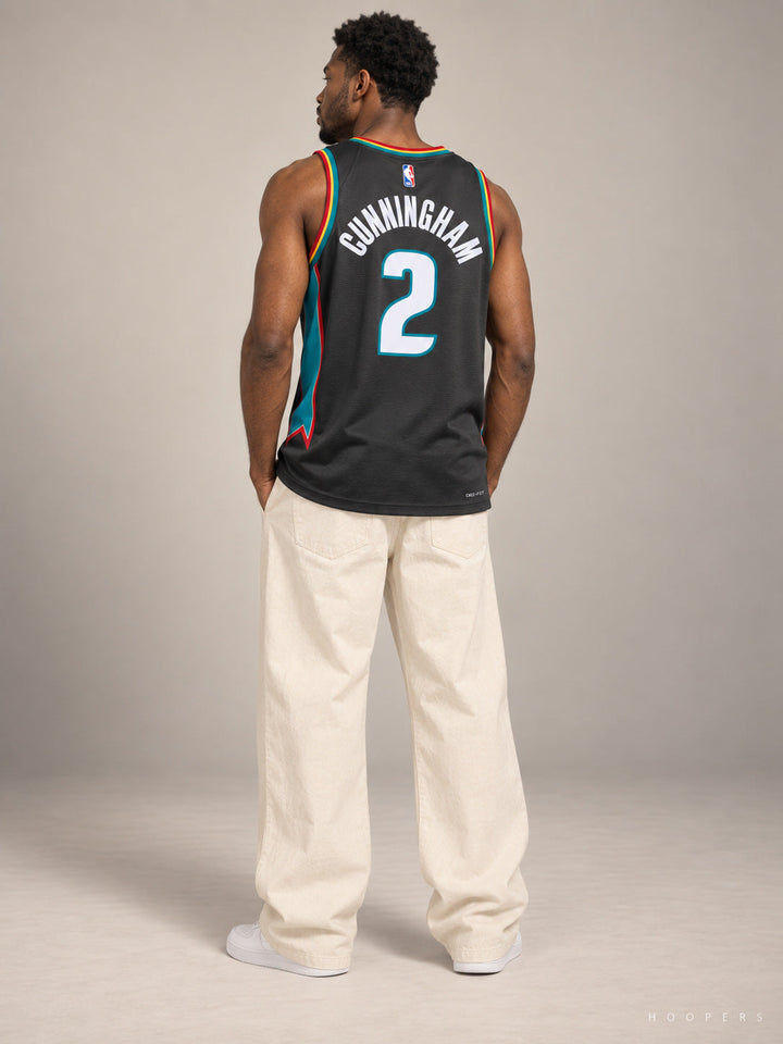 גופיית NBA קייד קאנינגהאם דטרויט פיסטונס – Charcoal City Edition 2025/26 — מבט אחורי
