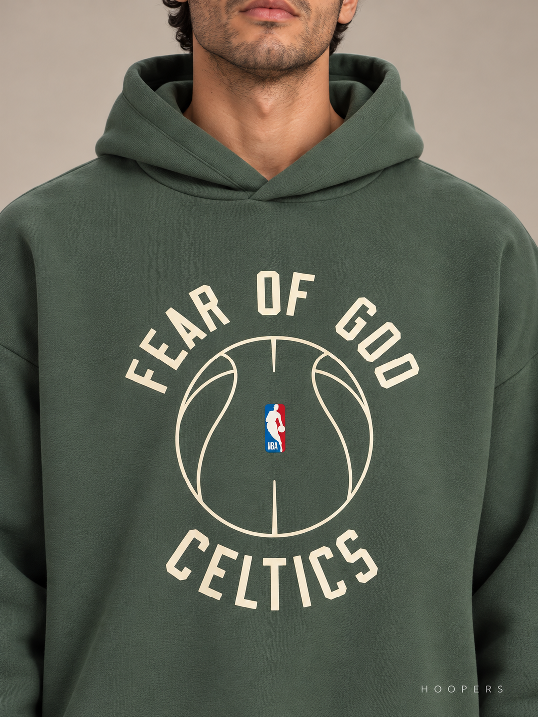 קפוצ'ון Fear of God Essentials x NBA – בוסטון סלטיקס ירוק – תקריב חזית