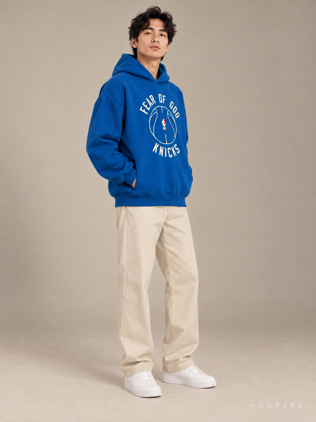 קפוצ'ון Fear of God Essentials x NBA – ניו יורק ניקס כחול – זווית
