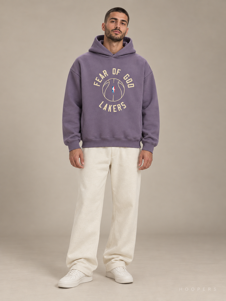קפוצ'ון Fear of God Essentials x NBA – לוס אנג'לס לייקרס סגול – חזית