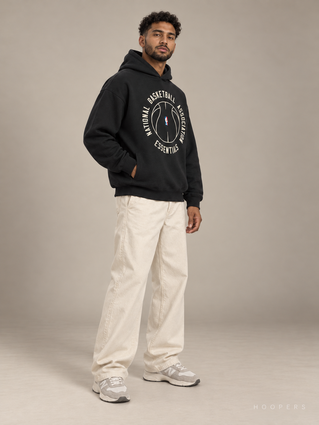 קפוצ'ון Fear of God Essentials x NBA – שחור – זווית