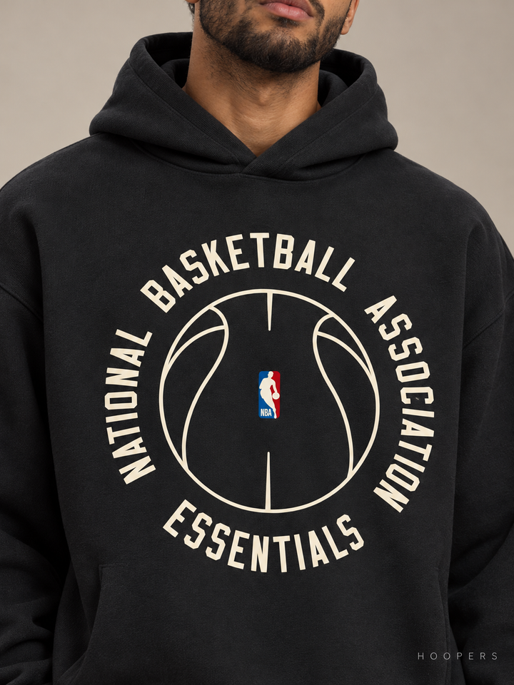 קפוצ'ון Fear of God Essentials x NBA – שחור – תקריב חזית