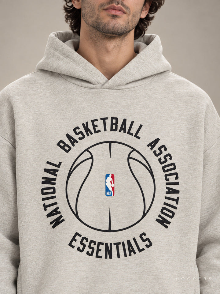 קפוצ'ון Fear of God Essentials x NBA – אפור בהיר – תקריב חזית