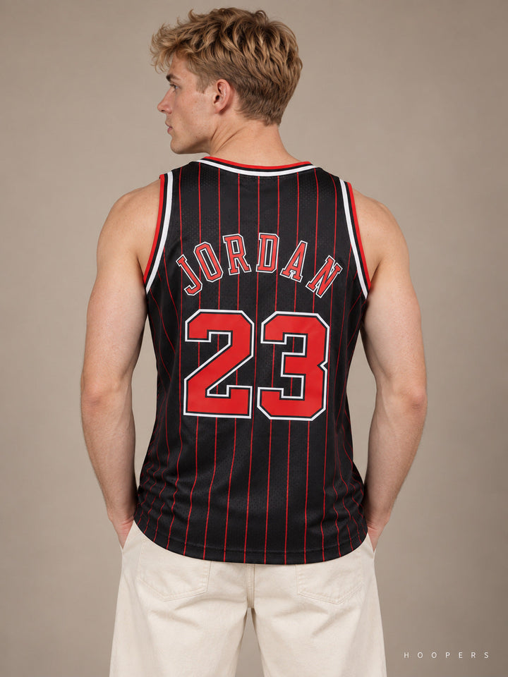 גופיית NBA מייקל ג'ורדן שיקגו בולס שחור פסים רטרו – תקריב גב