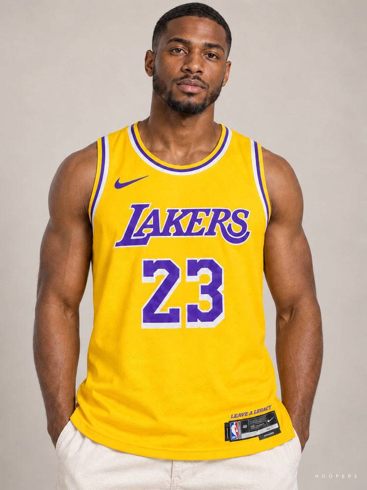 גופיית NBA לברון ג'יימס לייקרס צהוב – תקריב חזה