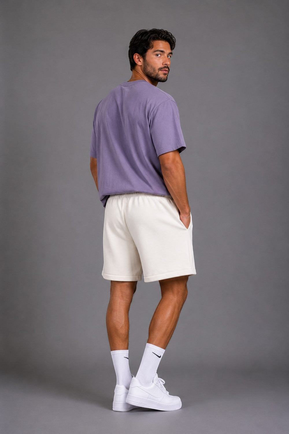 Hoopers men's pure white oversized sweat shorts with drawstring and side pockets. Made from soft, comfortable fabric.