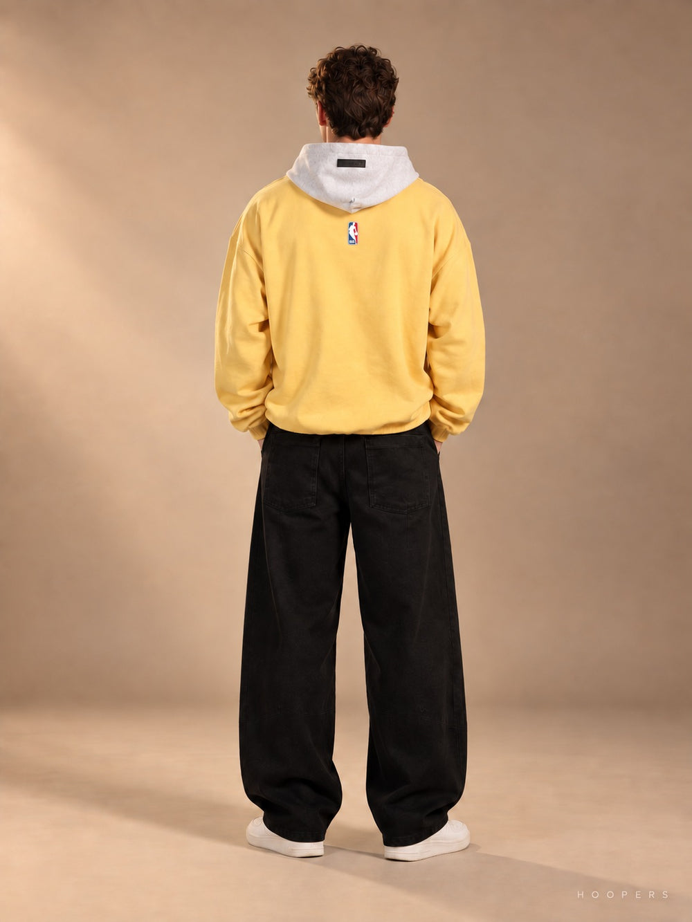 סווטשירט LAKERS ESSENTIALS צהוב – גב