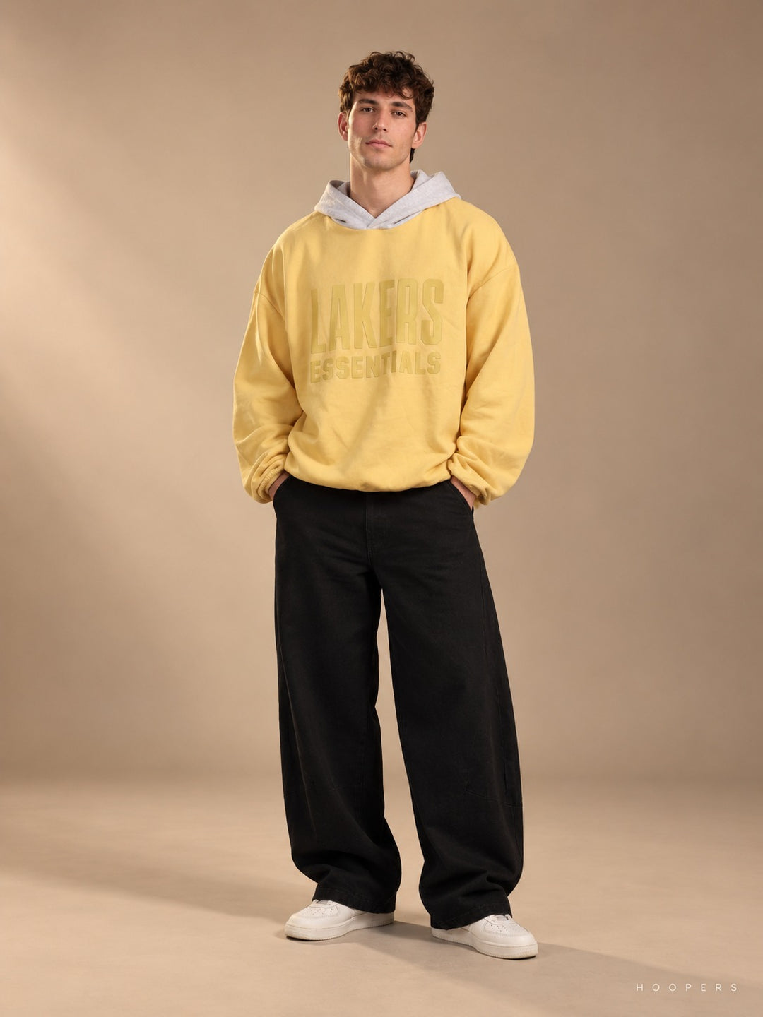 סווטשירט LAKERS ESSENTIALS צהוב – חזית