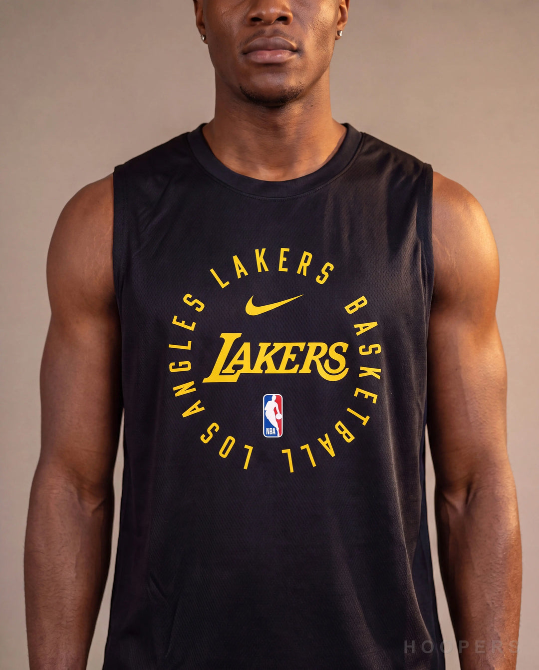 לוגו לוס אנג'לס לייקרס על גופיית אימון HOOPERS