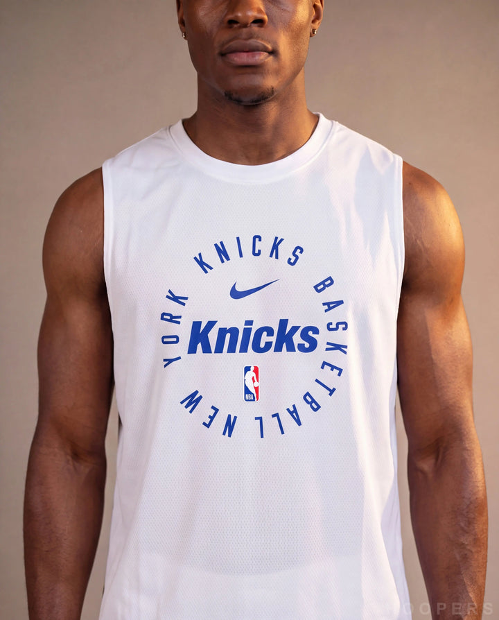 לוגו ניו יורק ניקס על גופיית אימון HOOPERS