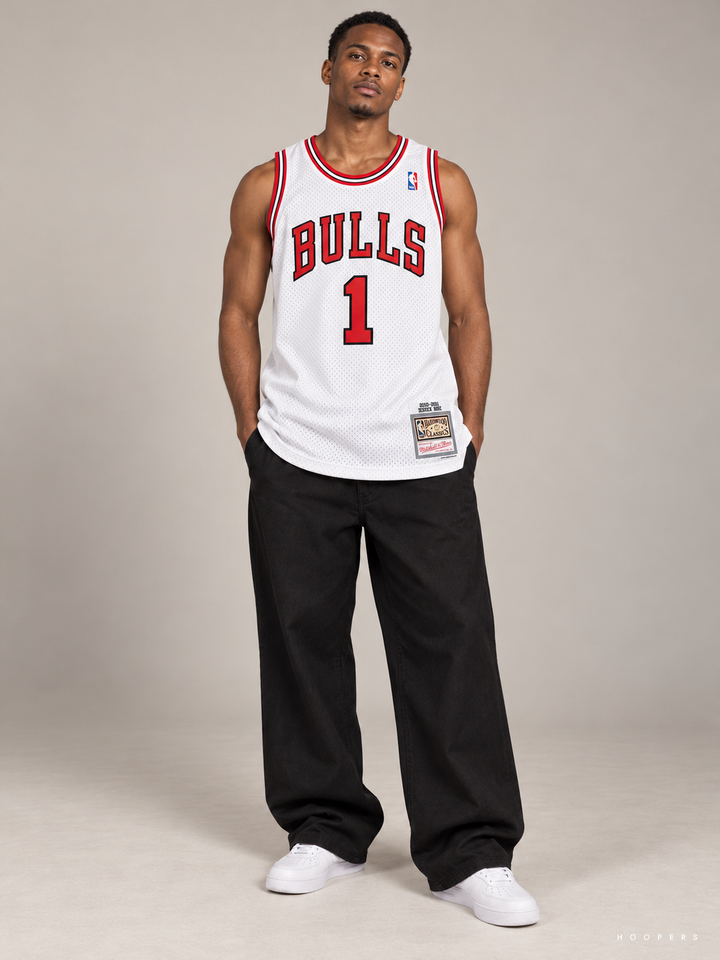 גופיית NBA דריק רוז שיקגו בולס – לבן רטרו 2010/11 – חזית