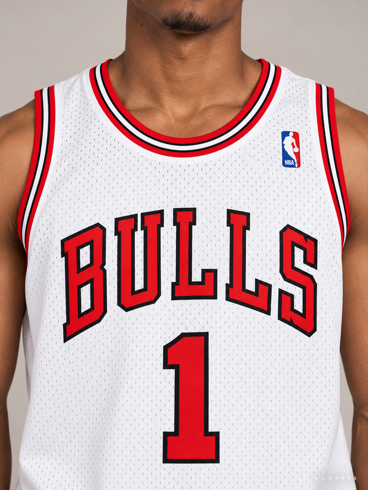 גופיית NBA דריק רוז שיקגו בולס – לבן רטרו 2010/11 – תקריב חזית