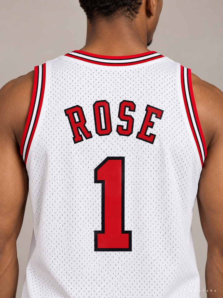 גופיית NBA דריק רוז שיקגו בולס – לבן רטרו 2010/11 – תקריב גב